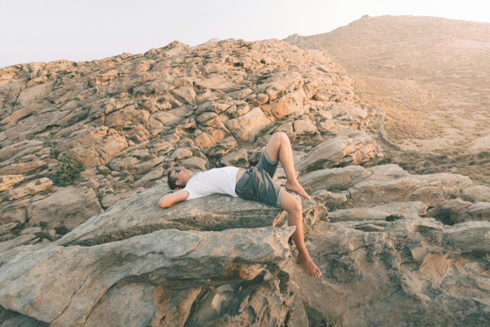 Ruhiger Meditationsraum mit natürlichem Licht